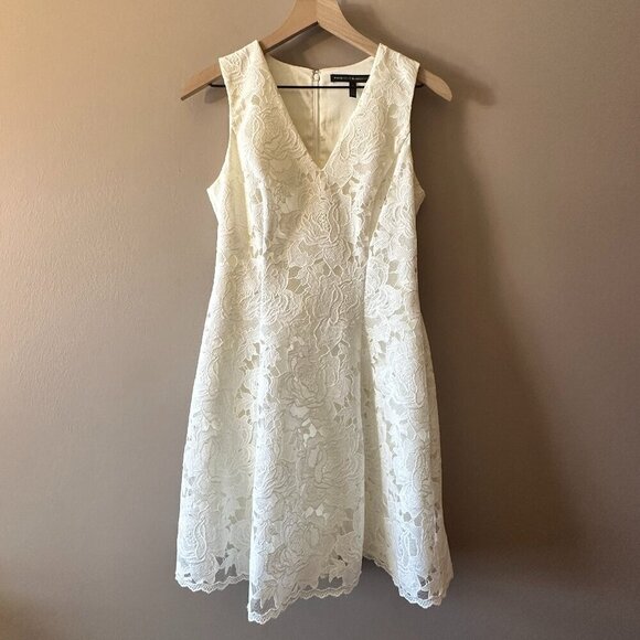 Women's 2 WHBM White Eyelet Sleeveless Dress Vneck Embroidered Lace - Picture 2 of 9